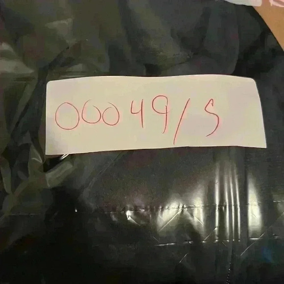 Amazon Essentials Women's Slim Fit Velour Hoodie - Picture 5 of 5